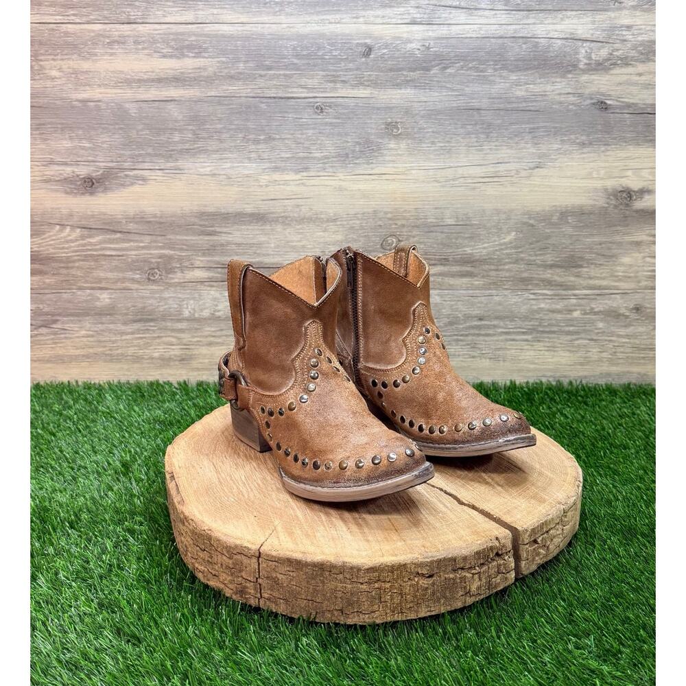 Circle G Women - Size 6 - Tan Zipper Studded  Ankle Boots 4224